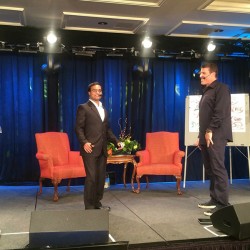Tony Robbins introduces Praveen Narra on stage