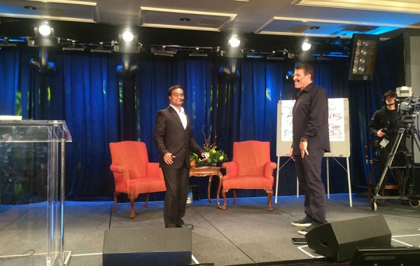 Tony Robbins introduces Praveen Narra on stage